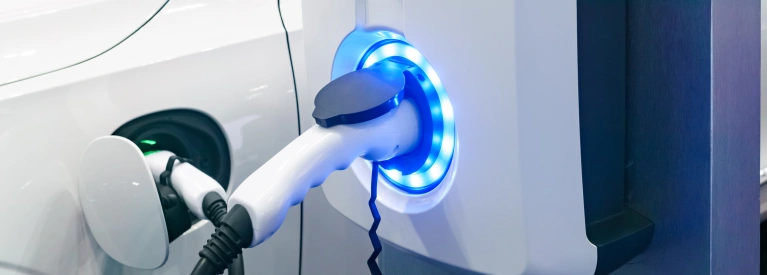 Ładowanie samochodu elektrycznego